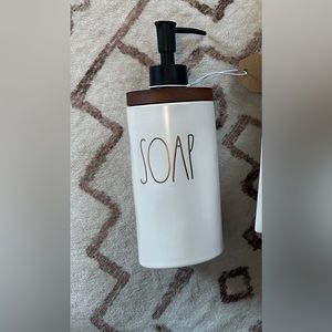 Rae Dunn soap dispenser